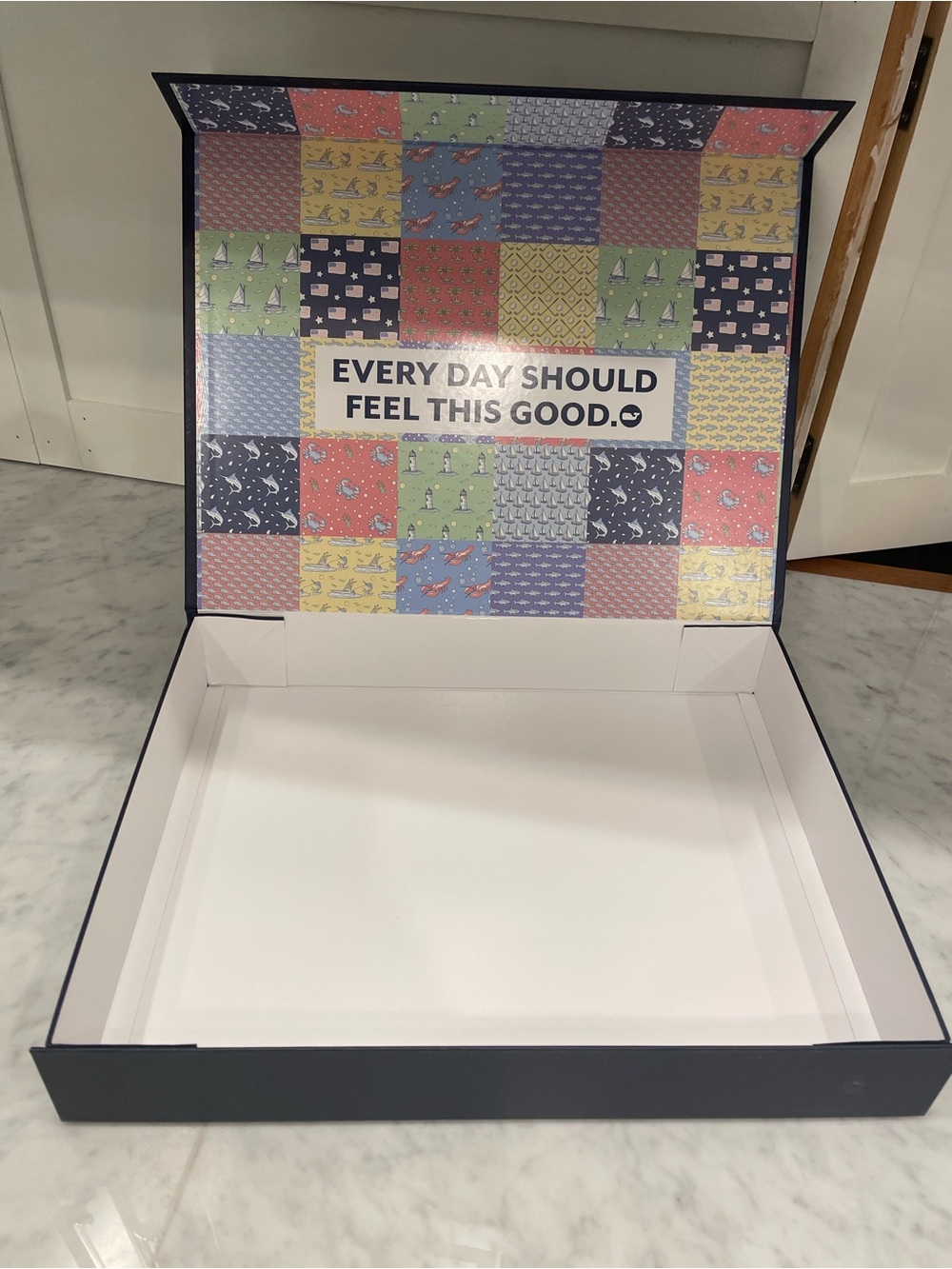 Vineyard Vines Magnetic Closure Box